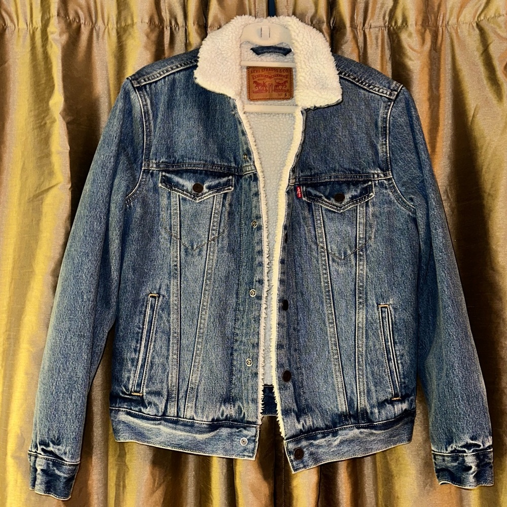 Levi’s • Men’s Sherpa Lined Denim Jacket